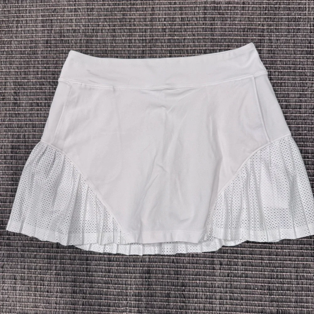 Under Armour White Pleated Edge Fitted Tennis Skort
